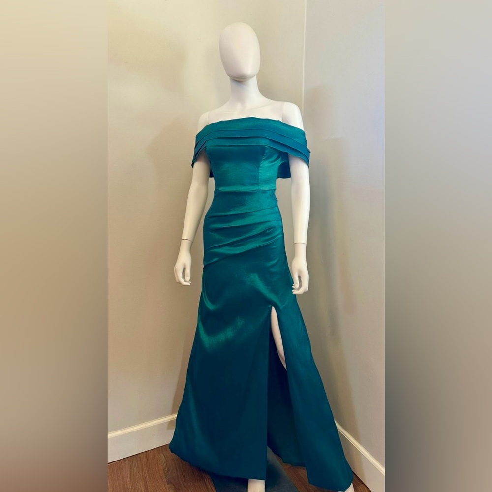 Elegant Teal Off-Shoulder Evening Dress